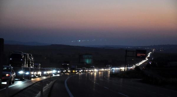 İstanbul-Çanakkale karayolunda 20 kilometre araç kuyruğu