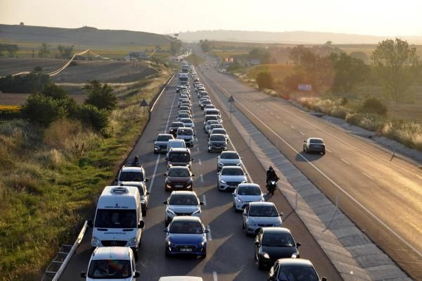 İstanbul-Çanakkale karayolunda 20 kilometre araç kuyruğu