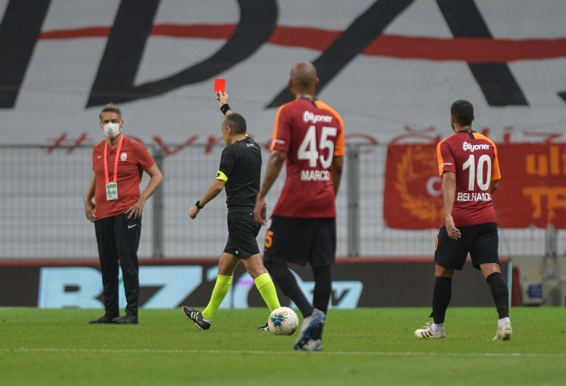 Galatasaray'ın yıldızı çıldırttı! Görmek istemiyoruz artık