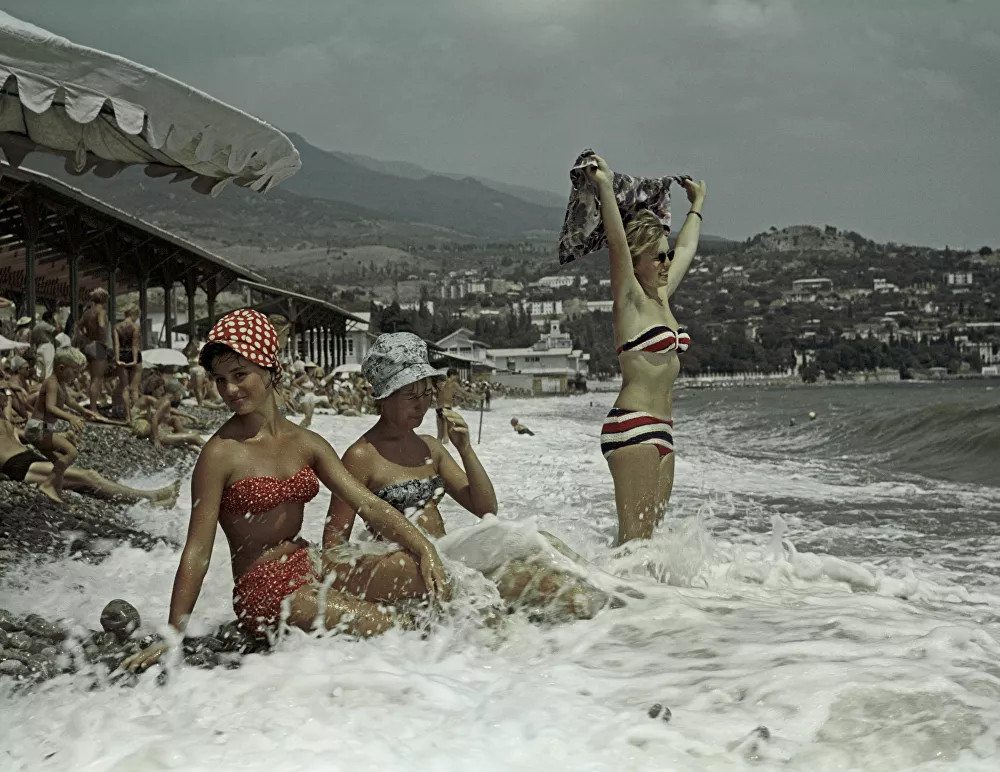 Plaj modasının gözdesi bikini, 74 yaşında! - Resim: 3