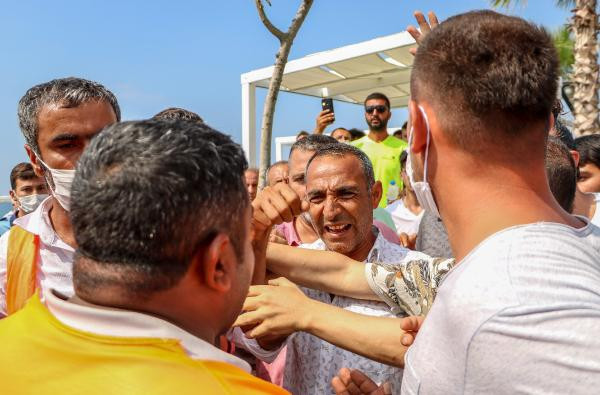 Antalya'nın ünlü sahilinde ''loca'' gerginliği! - Resim: 4