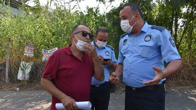 Satın aldığı arsanın içinden geçen yolu ulaşıma kapattı