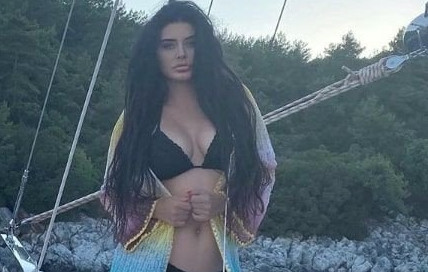 Ebru Polat'tan bikini şov!