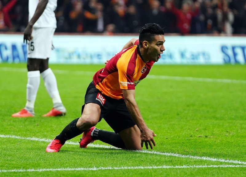 Falcao'ya şok eleştiri: Taraftar senin kadar tribünde oturmadı!