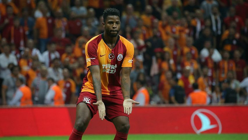 Ryan Donk'un sözleşmesi uzatılıyor