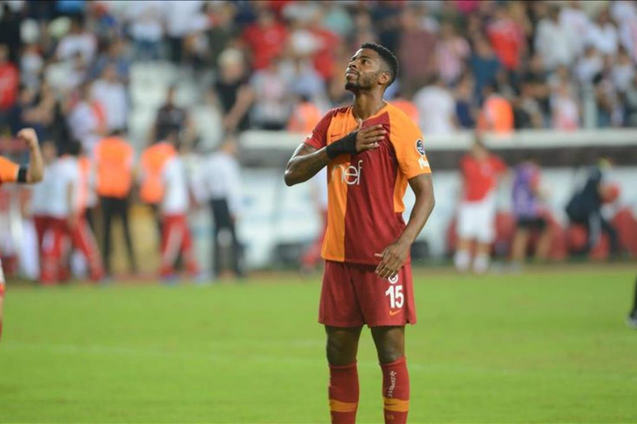 Ryan Donk'un sözleşmesi uzatılıyor