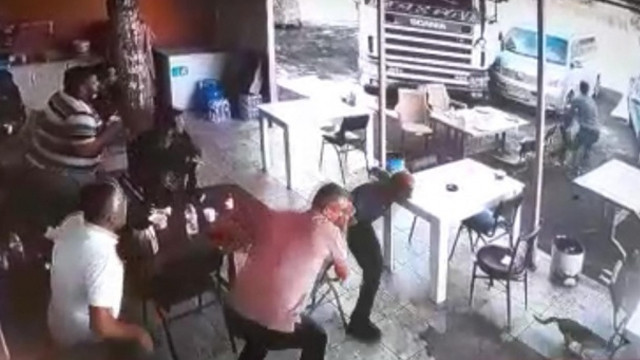 Freni boşalan TIR lokantaya girdi! O anlar saniye saniye kamerada