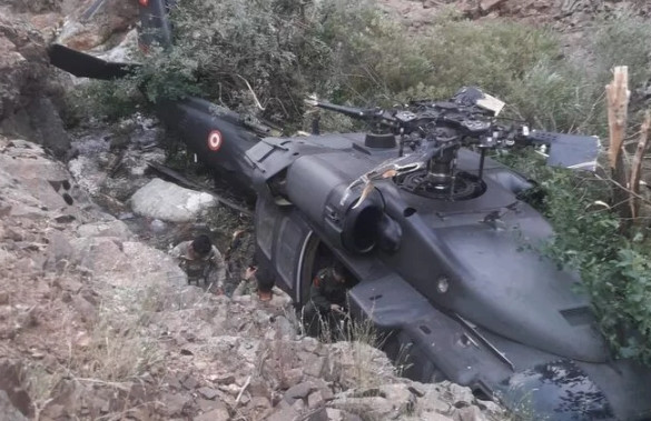 Yürekler ağızlara geldi! Mehmetçikleri taşıyan helikopter böyle inebildi