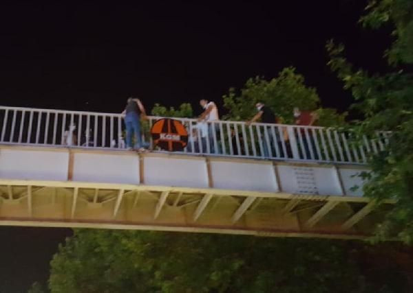 İntihar etmek isteyen kadını emniyet müdürü ikna etti