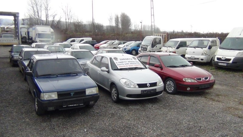 Satın aldıkları hasarlı otomobillere göre araç çaldılar