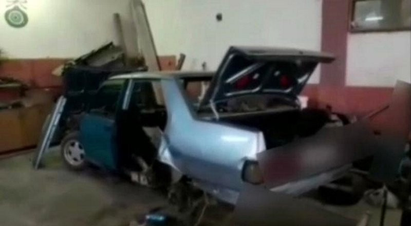 Satın aldıkları hasarlı otomobillere göre araç çaldılar
