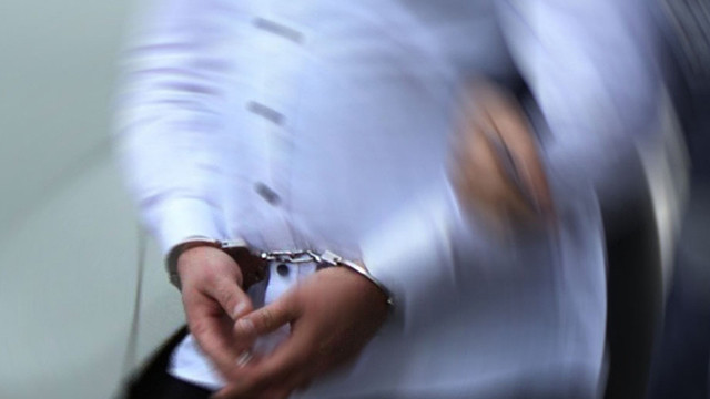 İzmir'de yurt dışına yasa dışı geçişle ilgili 4 kişi tutuklandı