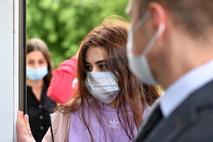 Kendilerine taciz eden babalarını öldüren 3 kız kardeş hakim karşısında