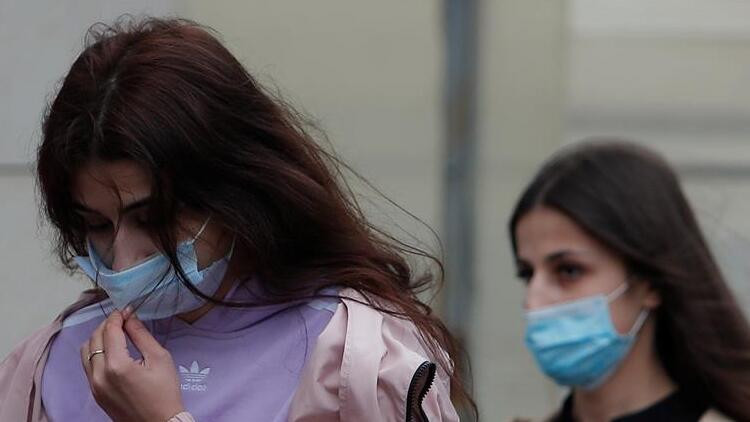 Kendilerine taciz eden babalarını öldüren 3 kız kardeş hakim karşısında