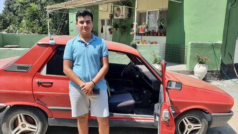 19 yaşında, 99 model Toros'la Tesla'ya rakip oldu