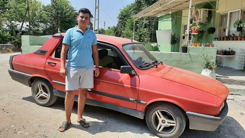 19 yaşında, 99 model Toros'la Tesla'ya rakip oldu
