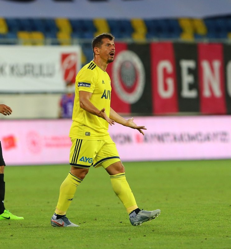 Fenerbahçe'de Emre Belözoğlu endişesi