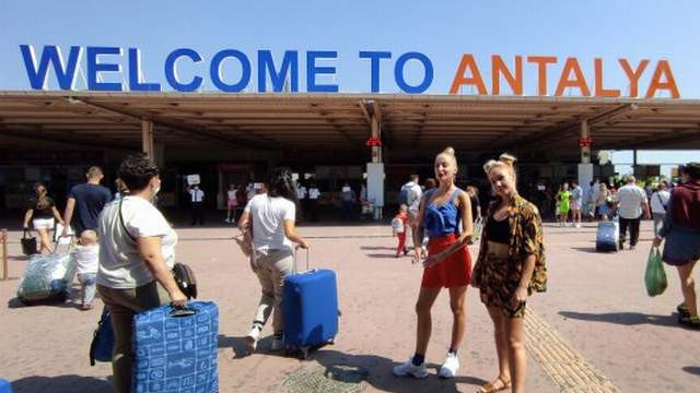 Antalya'dan gökten Rus turist yağdı!
