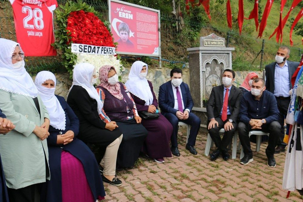 Şehit Eren Bülbül, mezarı başında dualarla anıldı