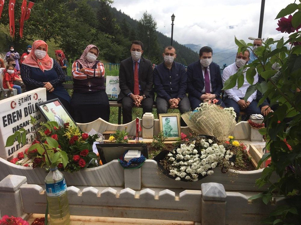 Şehit Eren Bülbül, mezarı başında dualarla anıldı
