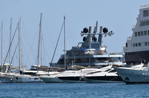 Marmaris'e demir atan lüks yat, 1.5 milyon TL bıraktı - Resim : 2