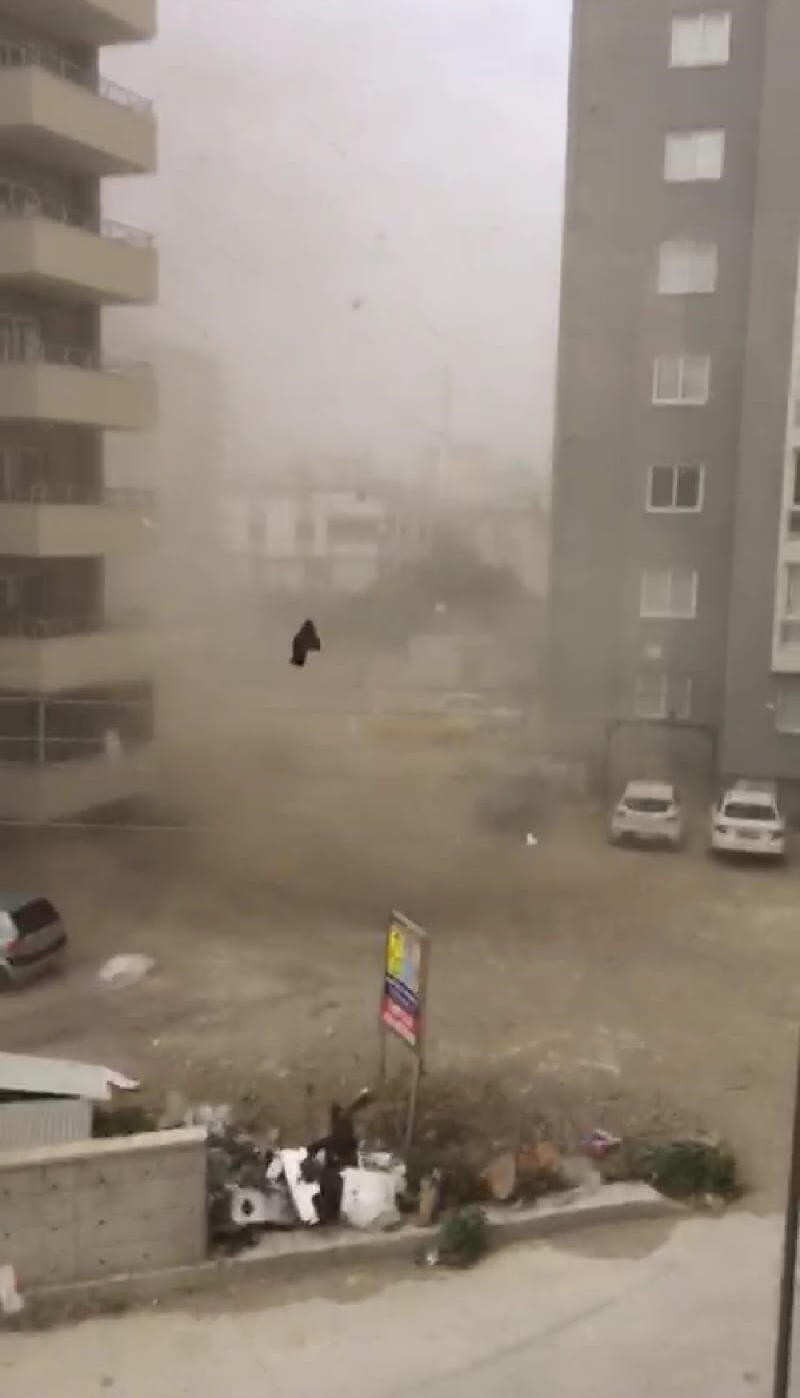 Rüzgar, hortum, sağanak yağış... Osmaniye'de hayat felç oldu