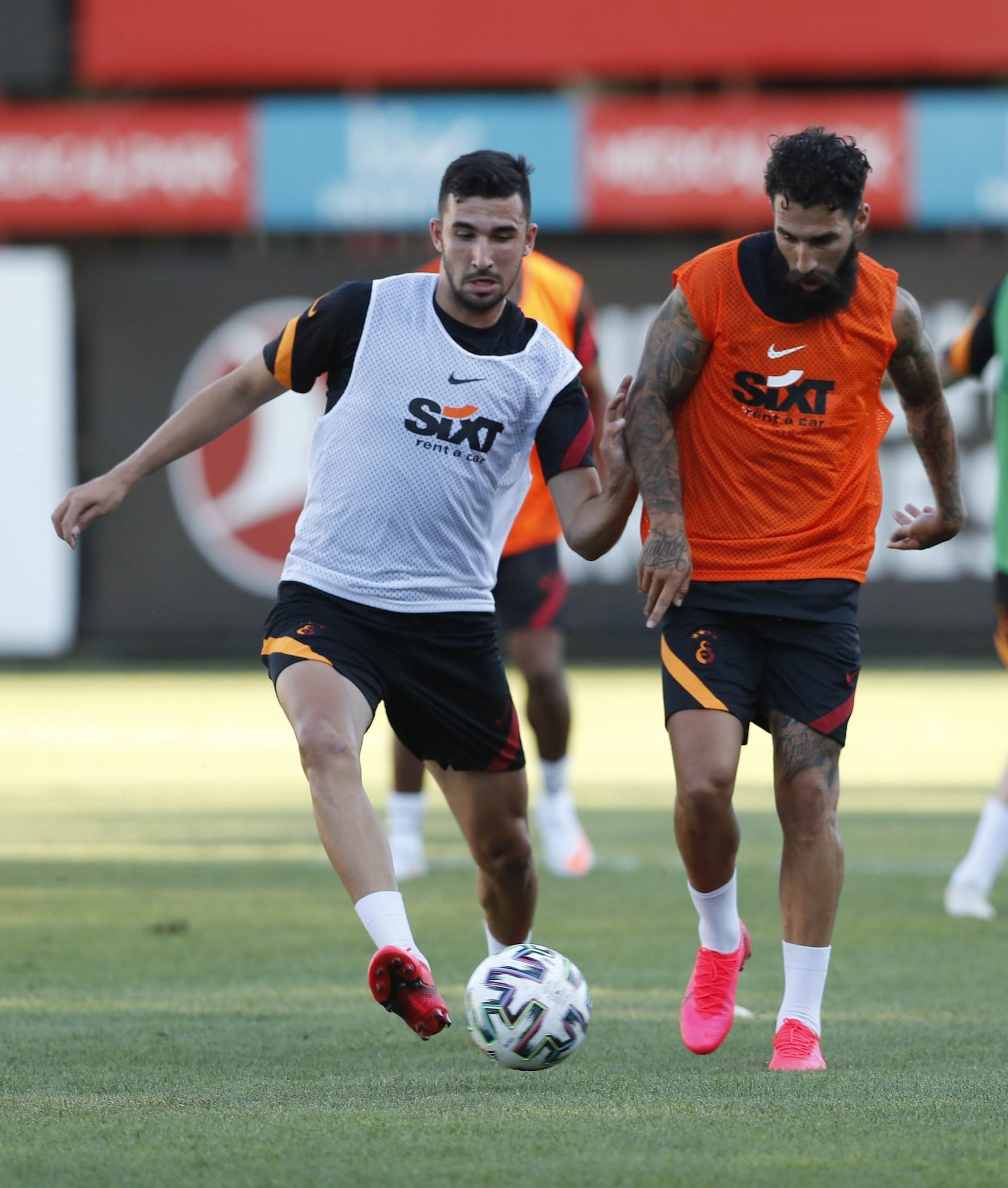 Galatasaray'da yeni transferler idmana çıktı