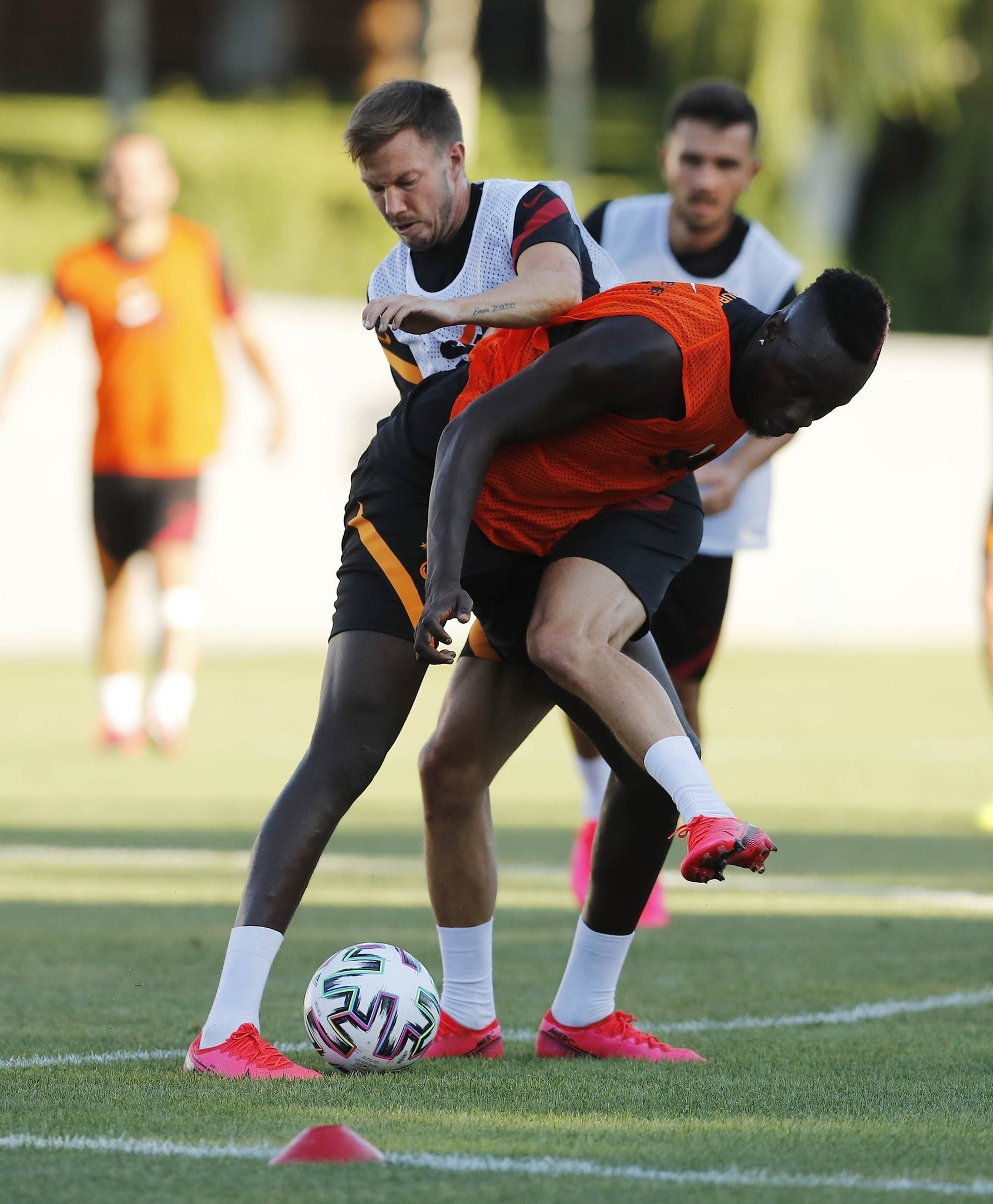 Galatasaray'da yeni transferler idmana çıktı
