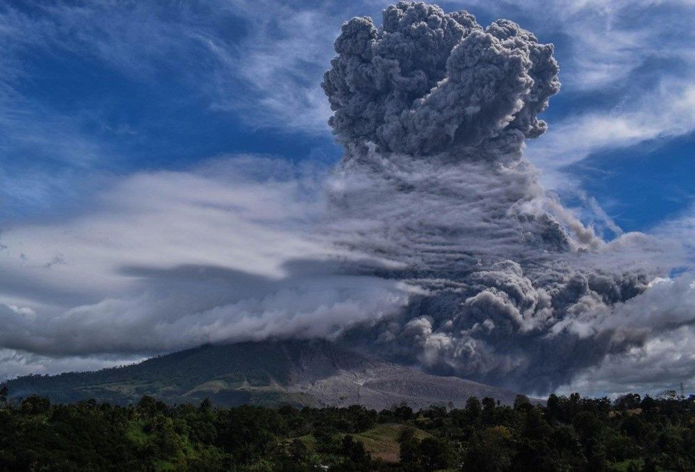 Endonezya'da Sinabung Yanardağı'nda hareketlilik