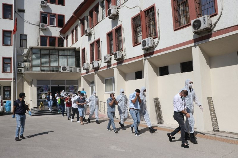 Günübirlik evlere fuhuş operasyonu: 21 gözaltı