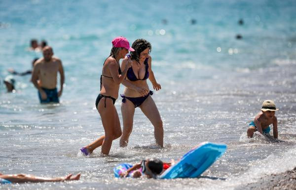 Antalya kavruluyor! Termometreler 40 dereceyi gösterdi
