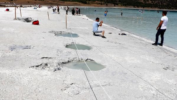 Salda Gölü mayın tarlasına döndü