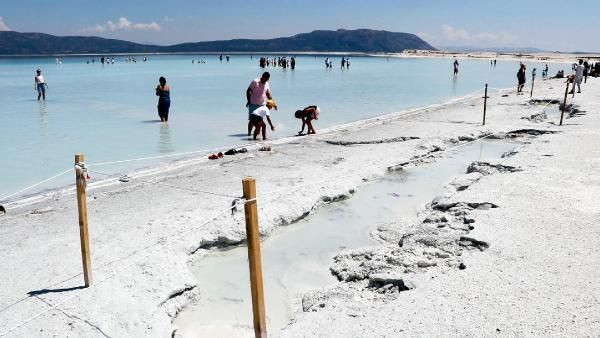 Salda Gölü mayın tarlasına döndü