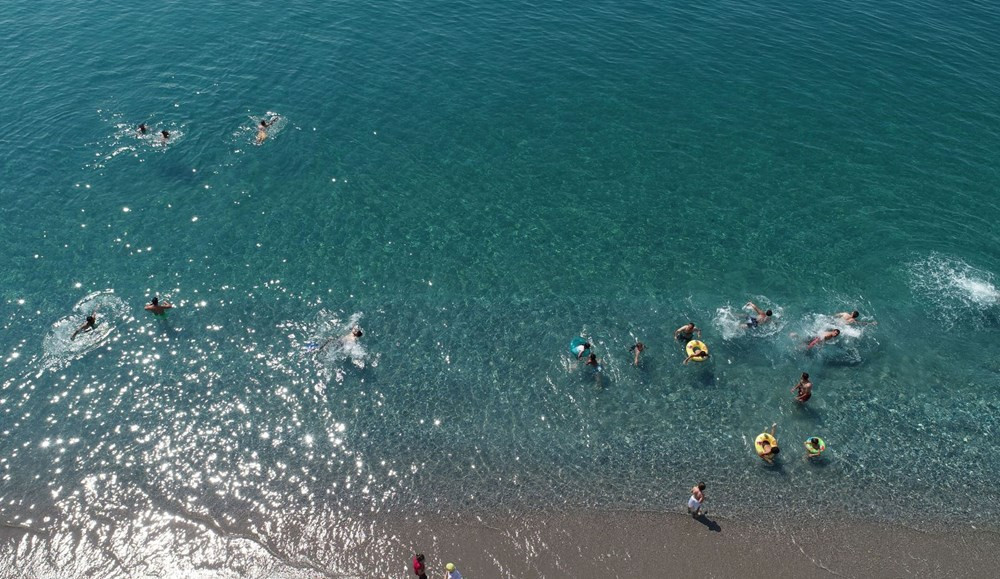 Türkiye'de eşi yok! Van'ın mavi bayraklı plajına tatilci akını - Resim: 1