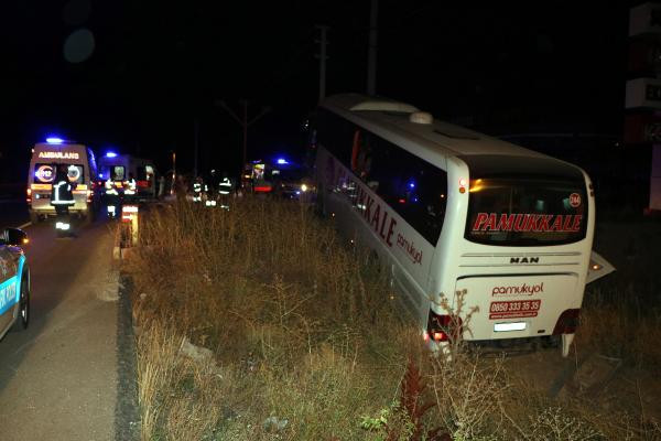 Yolcu otobüsü şarampole uçtu: Çok sayıda yaralı var - Resim : 1