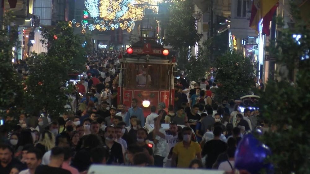 İstiklal Caddesi'nde inanılmaz kalabalık!