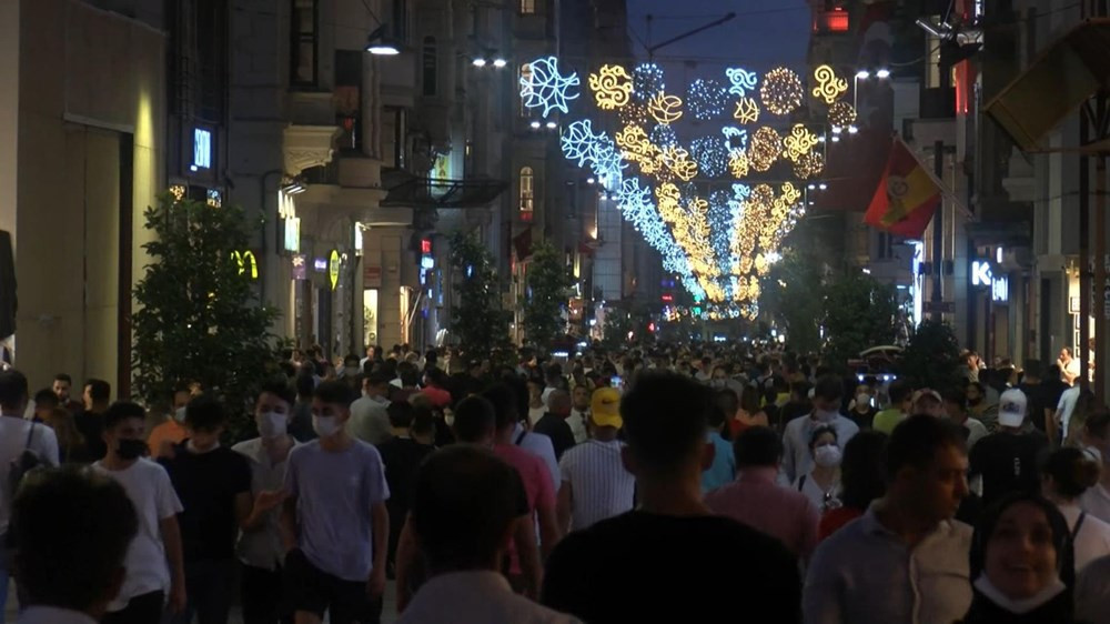 İstiklal Caddesi'nde inanılmaz kalabalık!
