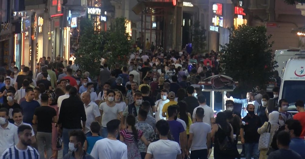 İstiklal Caddesi'nde inanılmaz kalabalık!