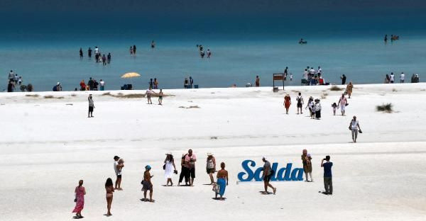 ''Türkiye'nin Maldivleri'' Salda Gölü'ne ziyaretçi akını