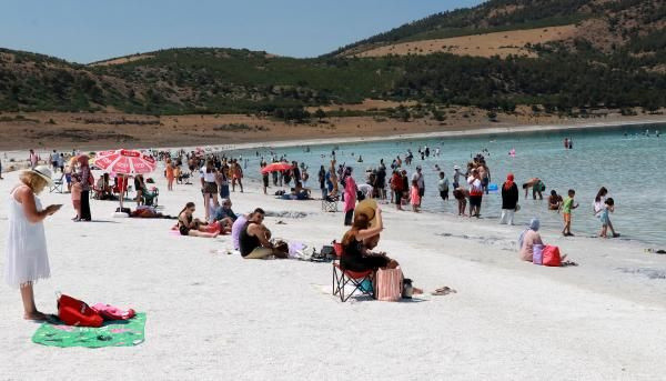 ''Türkiye'nin Maldivleri'' Salda Gölü'ne ziyaretçi akını