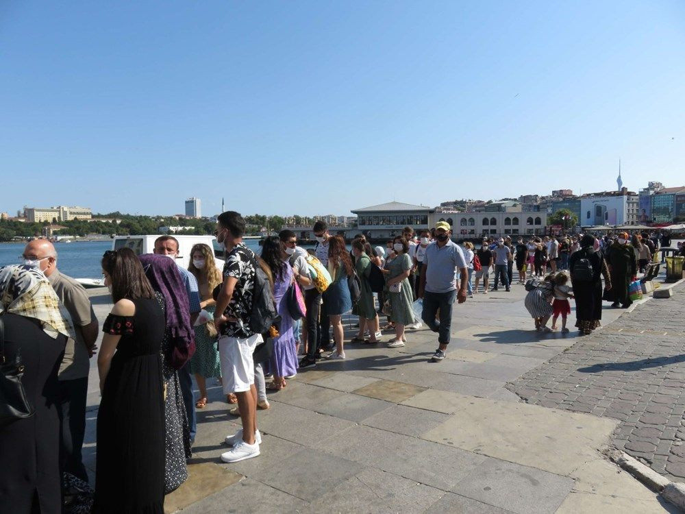 Adalar iskelesinde mesafesiz yoğunluk