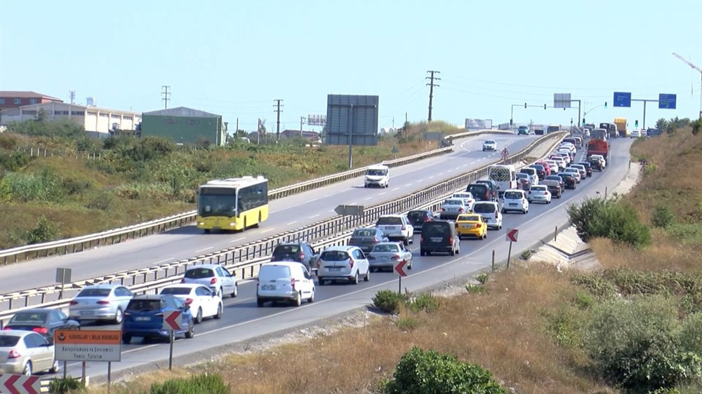Şile'de kilometrelerce araç kuyruğu oluştu