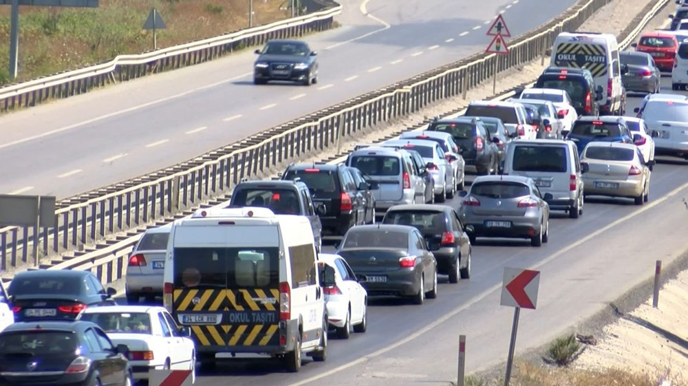 Şile'de kilometrelerce araç kuyruğu oluştu