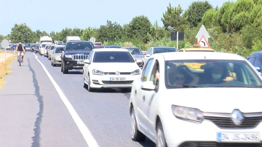 Şile'de kilometrelerce araç kuyruğu oluştu