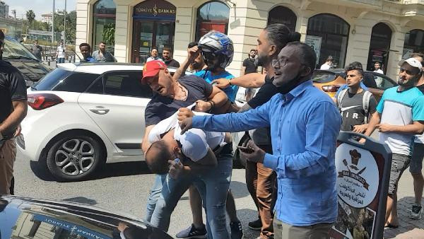 Arkadaşının eşine göz diken sapığa meydan dayağı! Linçten zor kurtuldu