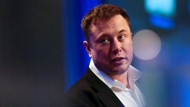 Elon Musk tarih verdi, insan beynini bilgisayara bağlayacak!