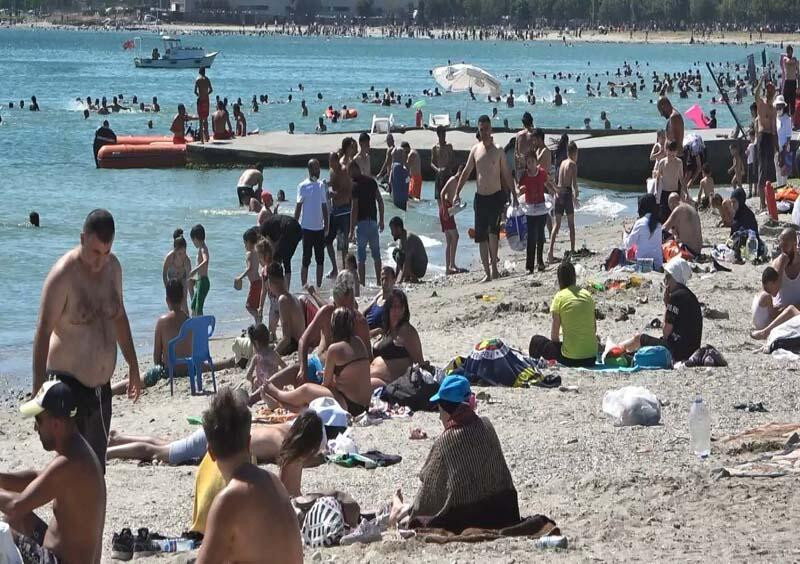 Bayramın son gününde Menekşe Plajı'nda bayram yoğunluğu - Resim: 4