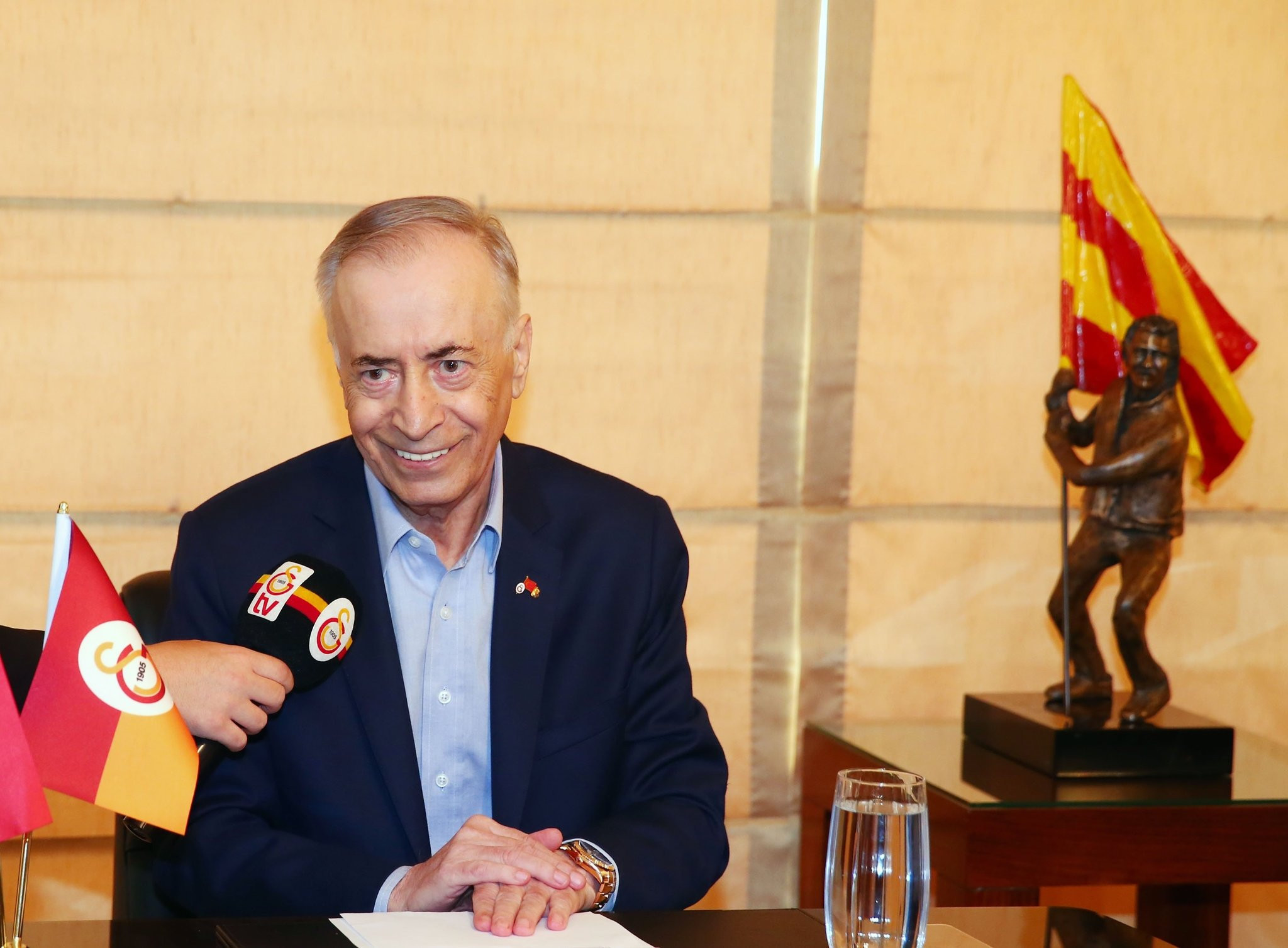 Galatasaray'ın orta saha listesi belli oldu!