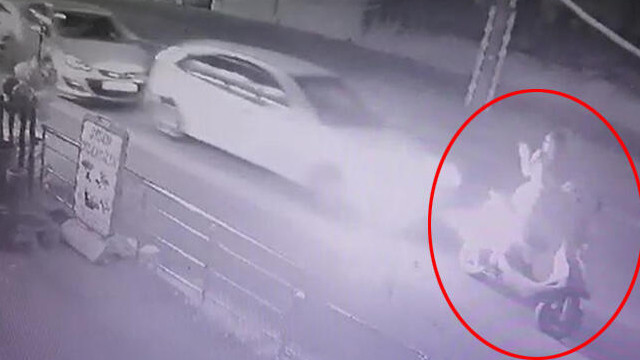 Alkollü sürücü trafiği birbirine kattı! O anlar kamerada