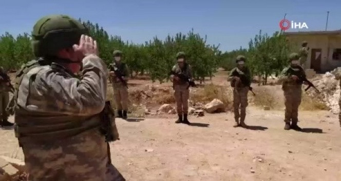 Mehmetçik İdlib'de böyle bayramlaştı